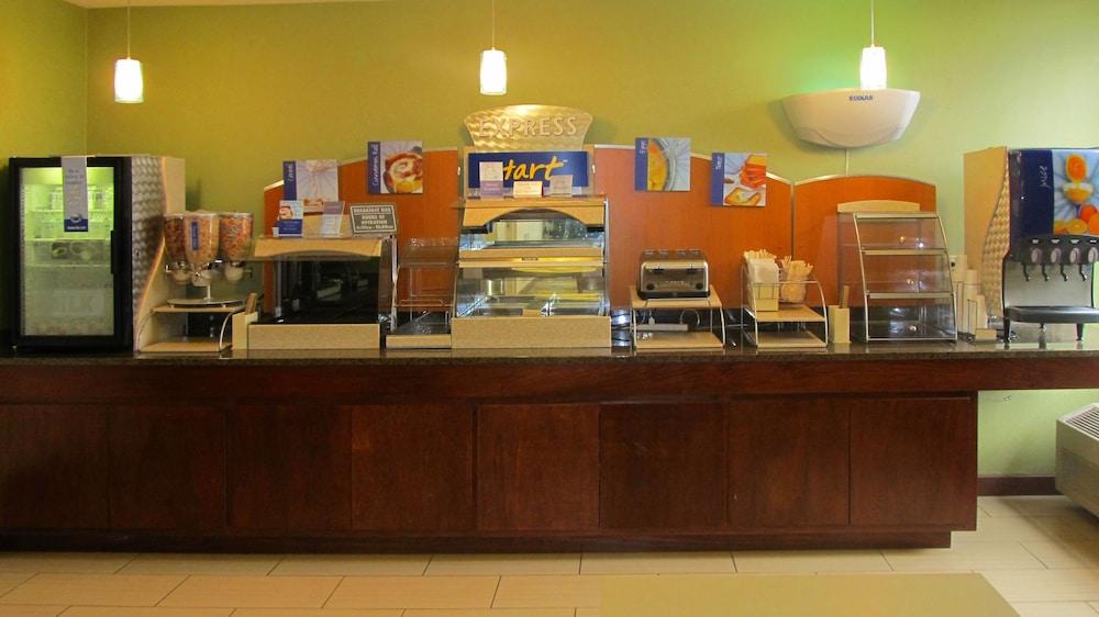 Holiday Inn Express Anderson I-85 - Exit 27- Highway 81 By Ihg Exterior foto